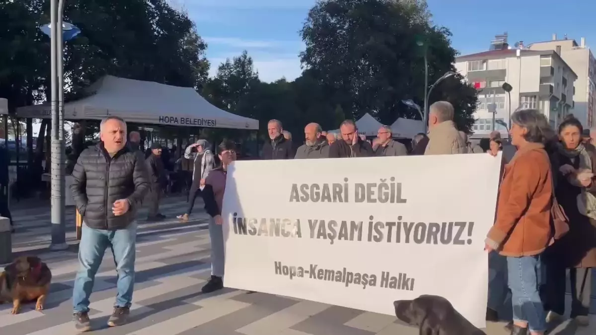 Asgari Ücret Hopa\'da Protesto Edildi: "Biz Bu Asgari Ücreti Kabul Etmiyoruz, Bu Parayla Mehmet Şimşek Yaşasın"