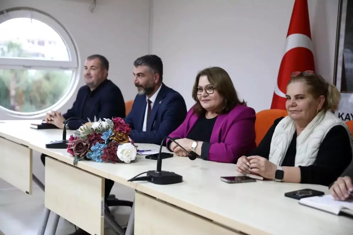 Didim Belediye Başkanı Hatice Gençay Muhtarlarla Yıl Sonu Değerlendirme Toplantısı Düzenledi