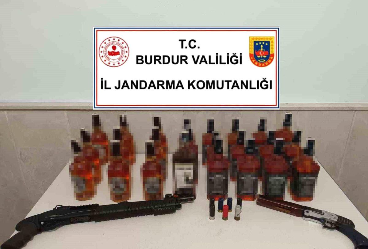 Burdur\'da Kaçak Alkol ve Silah Operasyonu