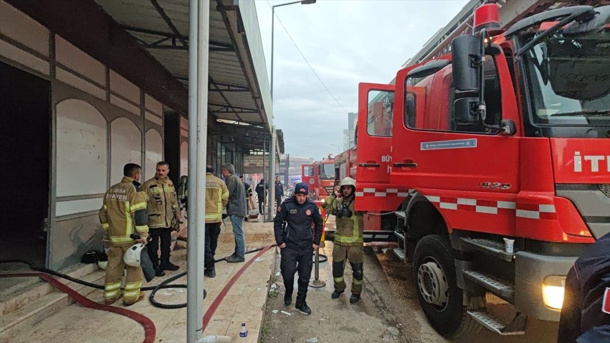 İnegöl\'de Mobilya İmalathanesinde Yangın