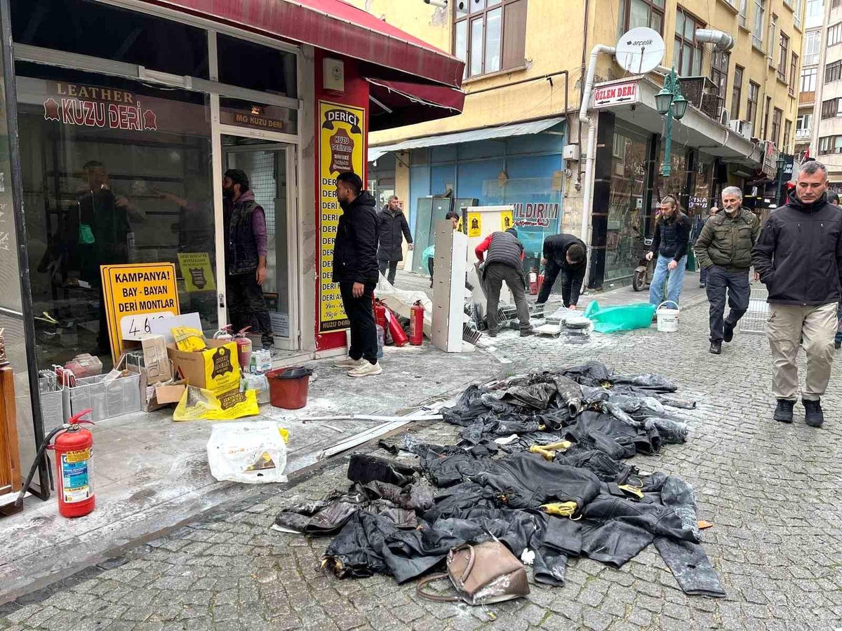 Eskişehir\'de Deri Dükkanında Yangın