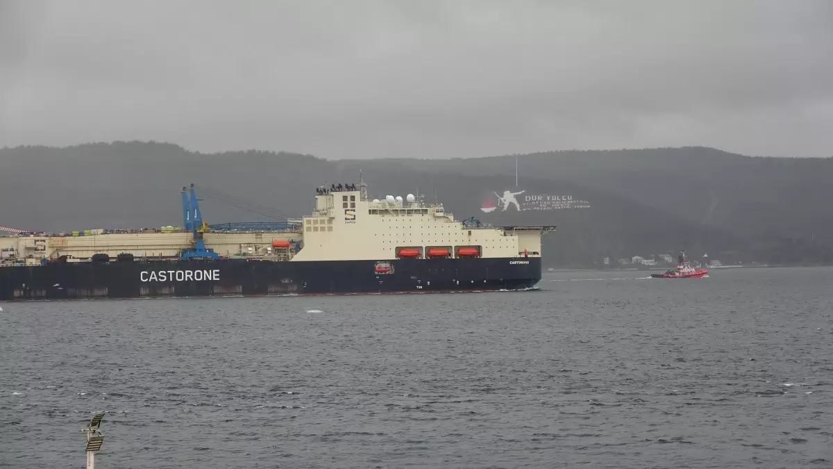 Castorone Gemisi, Karadeniz Doğal Gazını Taşımak İçin Çanakkale Boğazı\'ndan Geçti