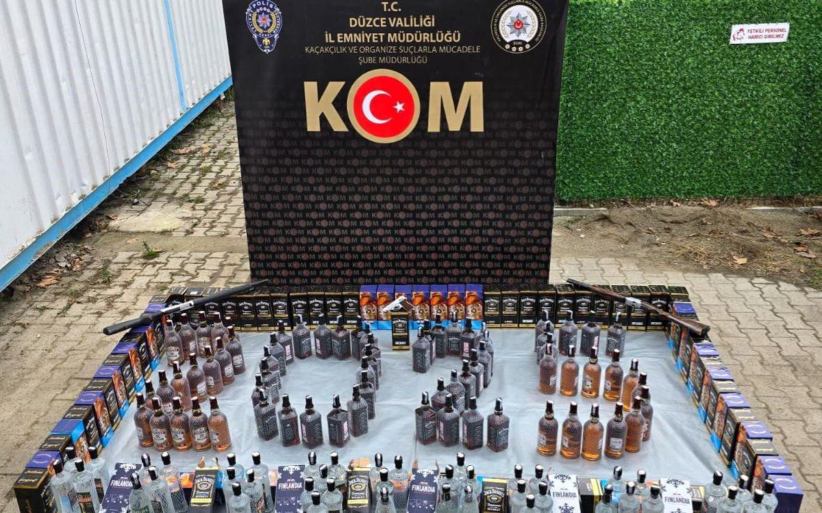 Düzce\'de Kaçak İçki ve Silah Operasyonu