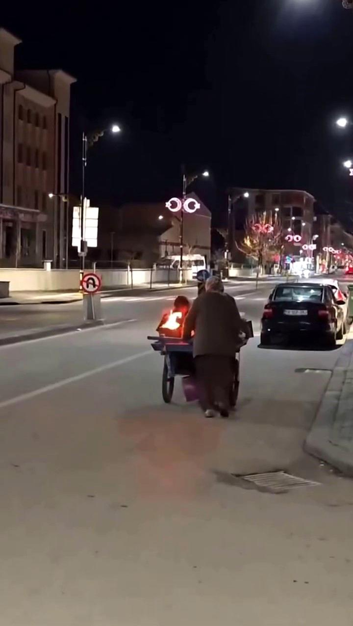 Sivas\'ta Viral Görüntü: Anne Ve Çocukları