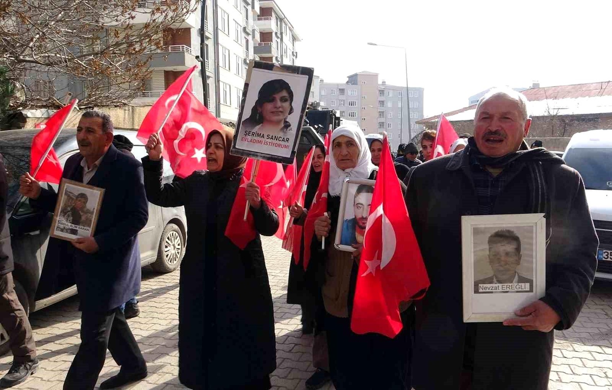 Van\'da Aileler Umutla Bekliyor