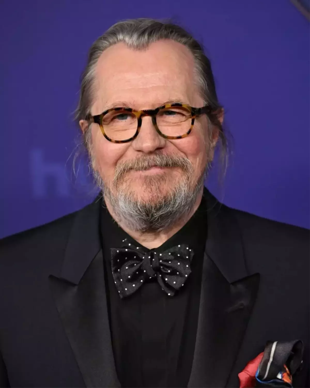 Gary Oldman, MI5 İçin Noel Şiirini Seslendirdi