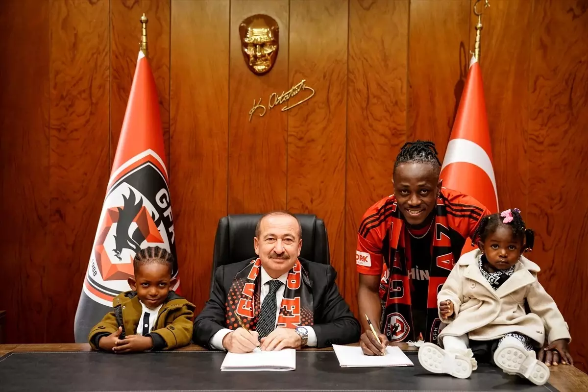 Gaziantep FK Emmanuel Boateng\'i Transfer Etti