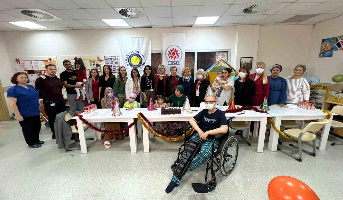 Onkoloji Hastası Çocuklar Yeni Yılı Kutladı
