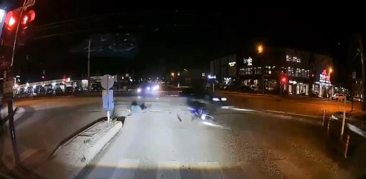 İnegöl\'de Motosiklet Kazası: Sürücü Yaralandı