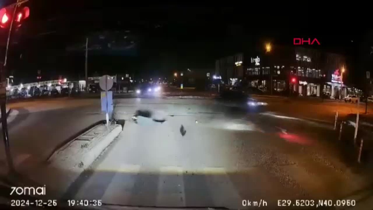 İnegöl\'de Motosiklet Kazası: Sürücü Yaralandı