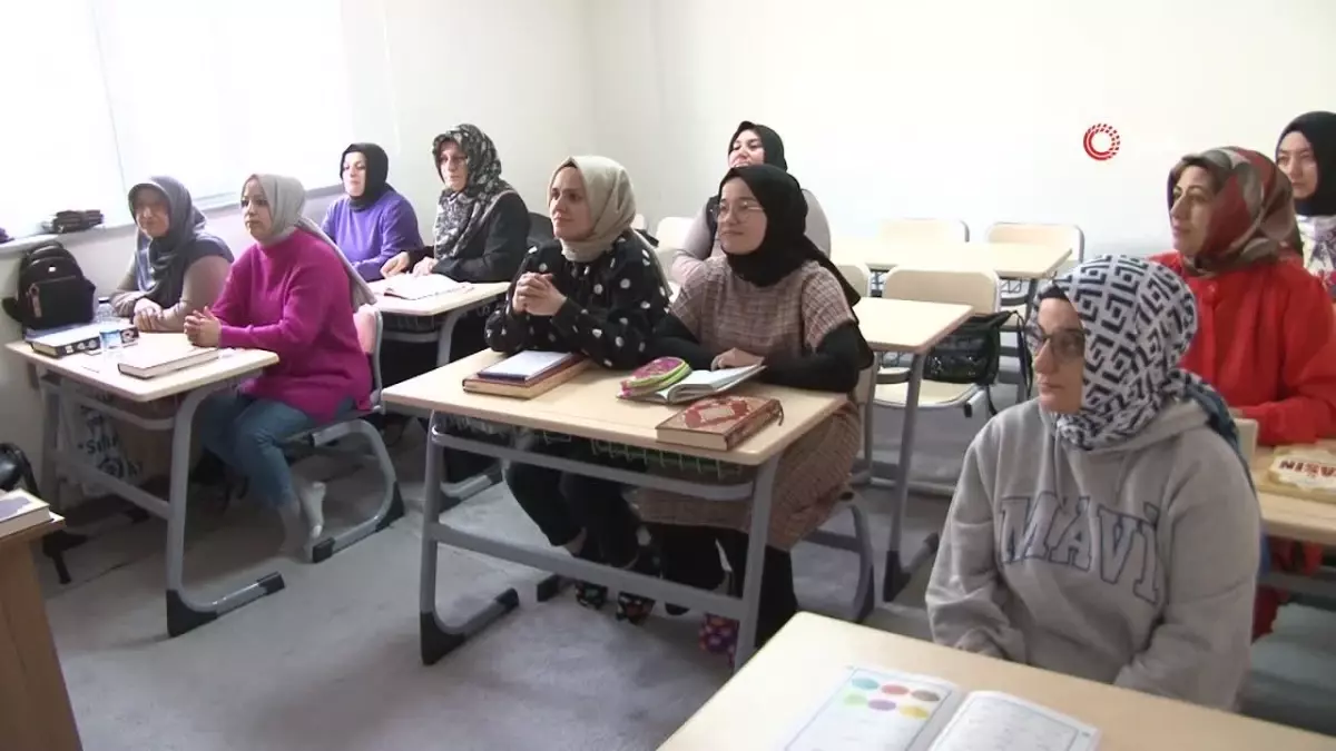 İşitme Engelliler Kur\'an-ı Kerim Öğreniyor