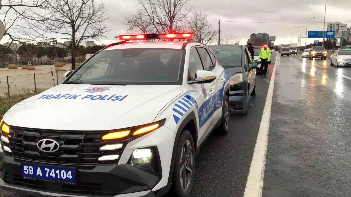 Alkollü Sürücü Trafik Polis Aracına Çarptı