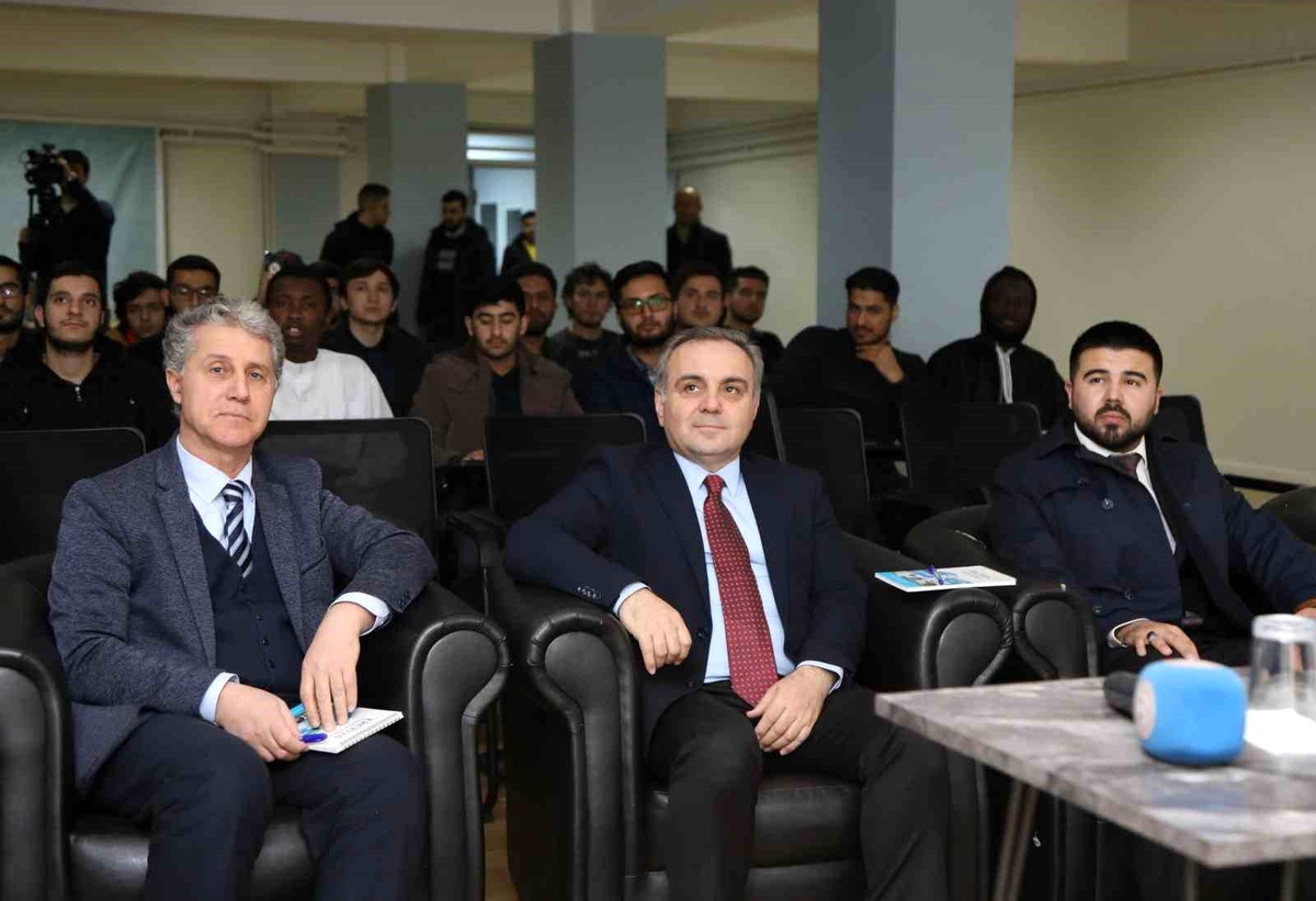 Rektör Altun Öğrencilerle Buluştu