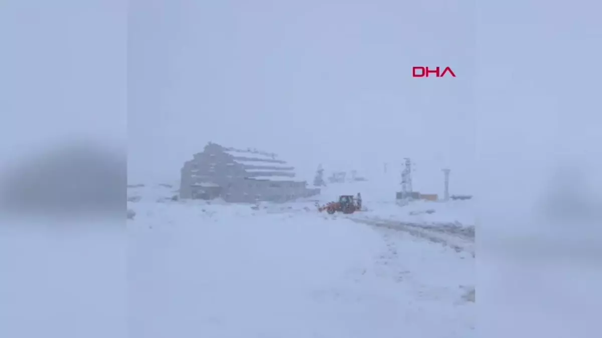 Saklıkent Kayak Merkezi\'nde Kar Yağışı Yeterli, Ancak Telesiyejler Çalışmıyor