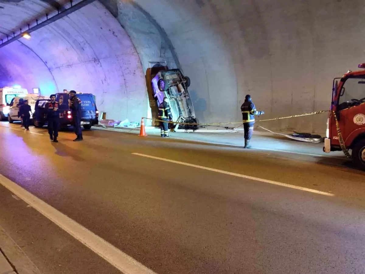Sinop\'ta Tünel Kazası: Sürücü Hayatını Kaybetti