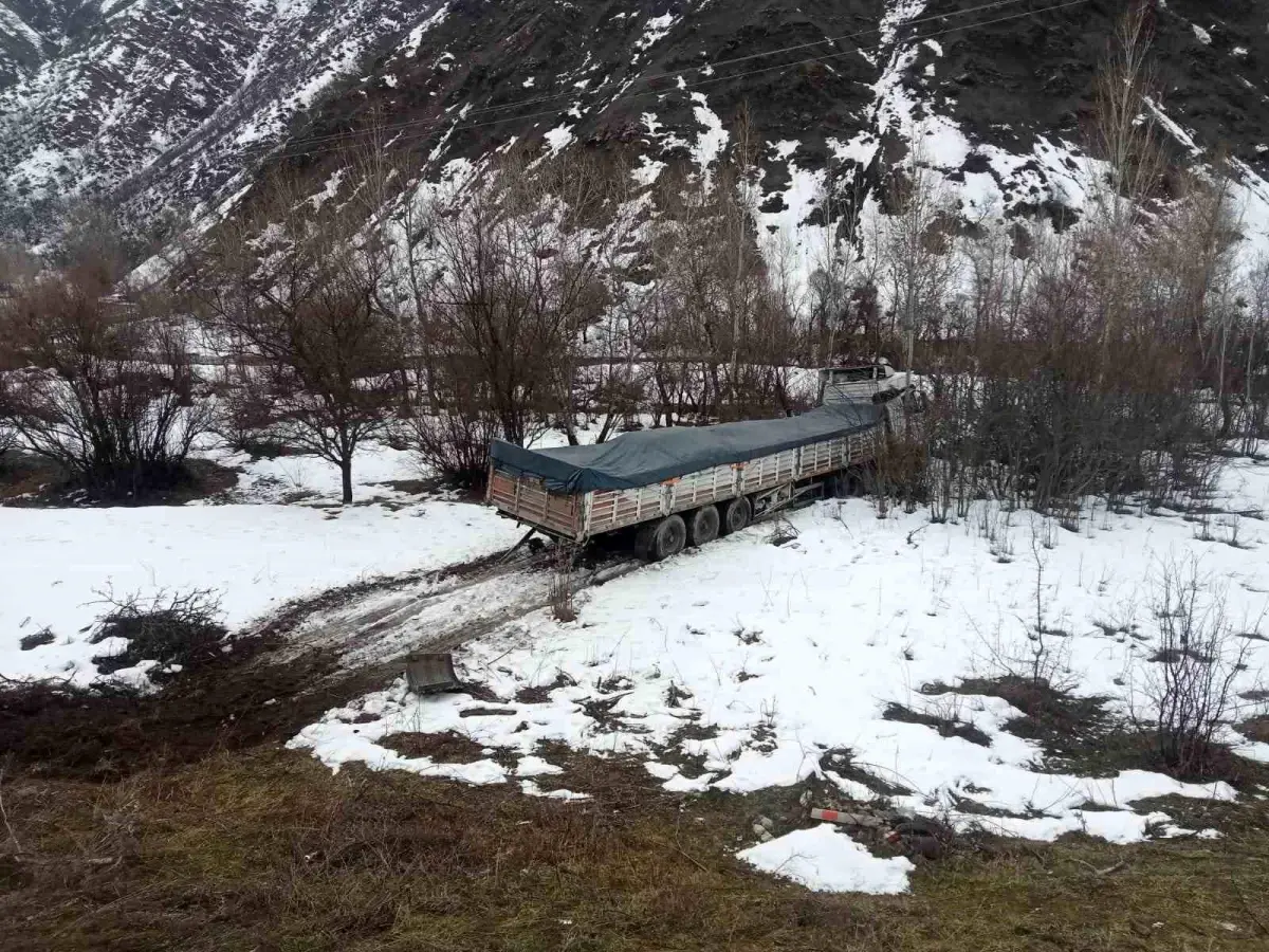 Tunceli\'de Tır Kaza Yaptı