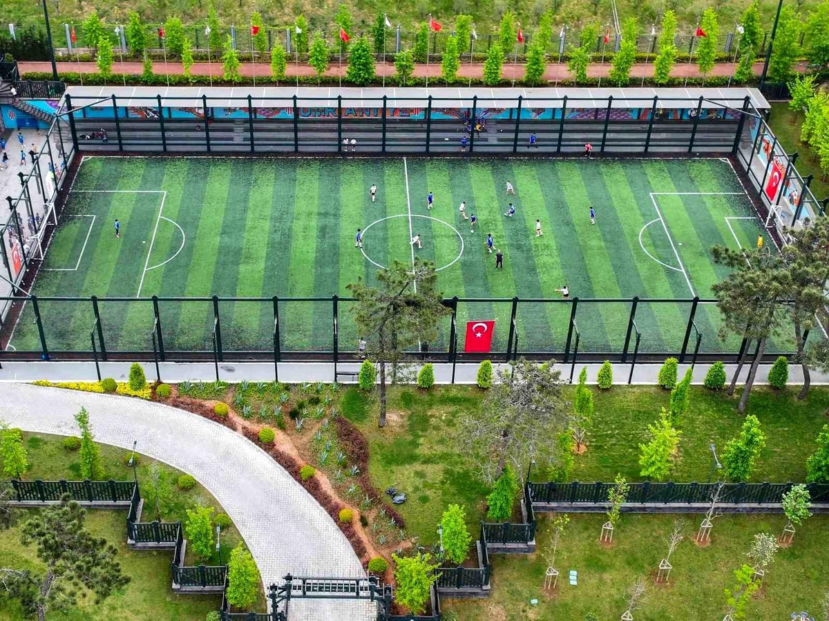 Ümraniye Belediyesi\'nden Gençlere Spor Desteği