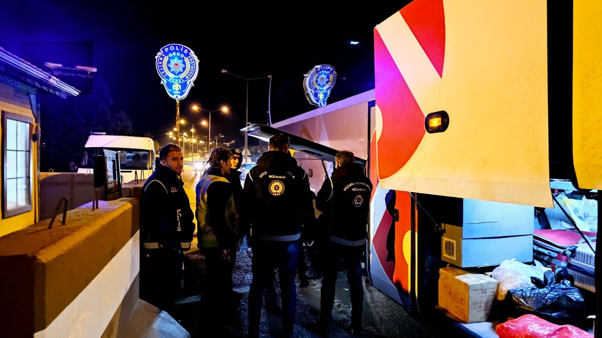 Amasya\'da Yolcu Otobüsünde 9 Kaçak Göçmen Yakalandı
