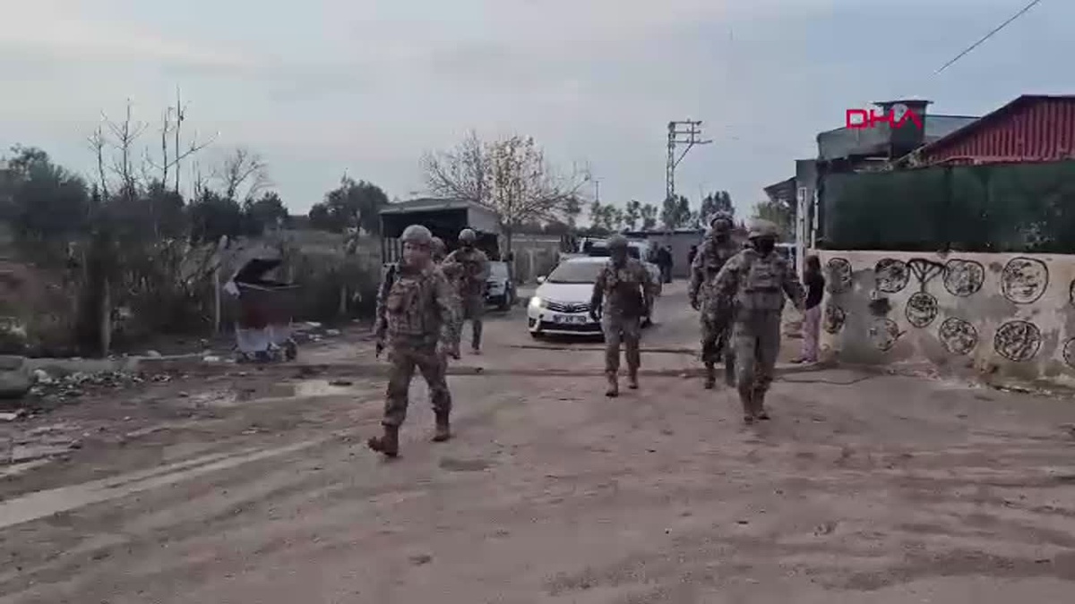 Adana\'da Uyuşturucu Operasyonu: 25 Şüpheli Gözaltında