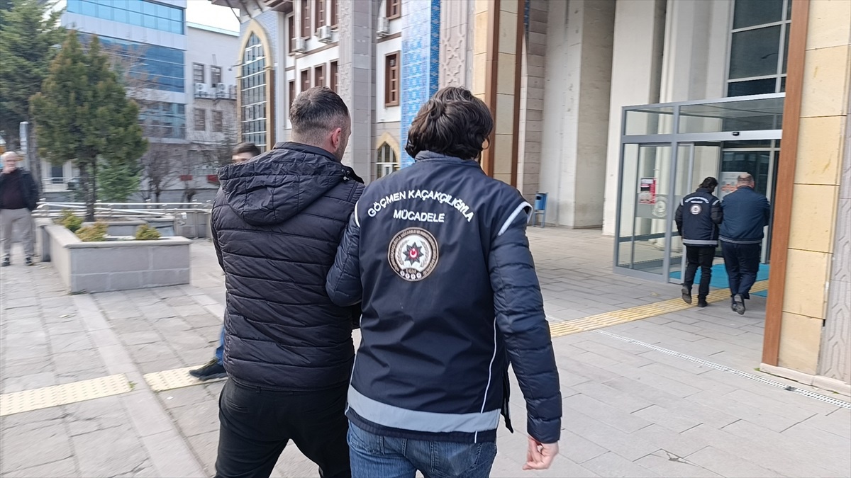 Amasya\'da Göçmen Kaçakçıları Tutuklandı