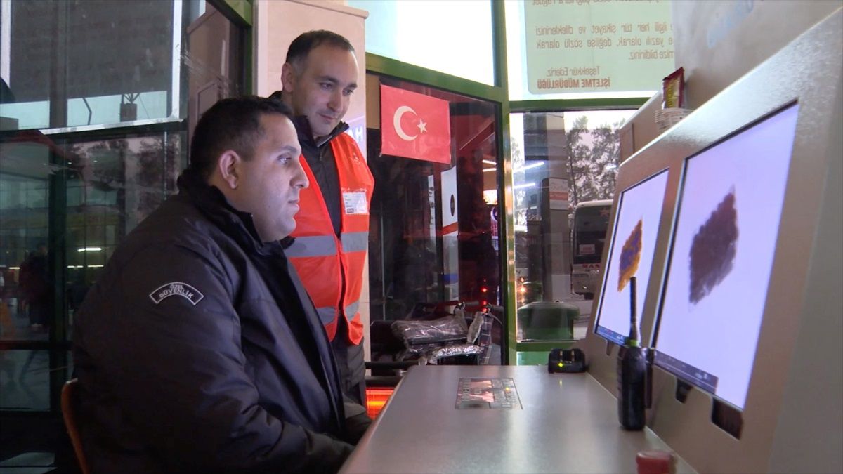 Otobüs Terminalinde Bulunan Maymun Yavrusu \'Minik\' Oldu