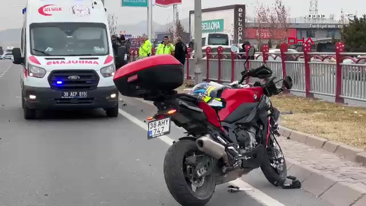 Kayseri\'de Motosiklet Kazasında 2 Kişi Ağır Yaralandı