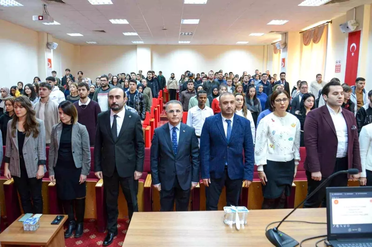 Bilecik\'te "Türkiye Yüzyılı Vizyonuyla Kariyer Gelişiminde İletişim ve Dezenformasyonla Mücadele" semineri