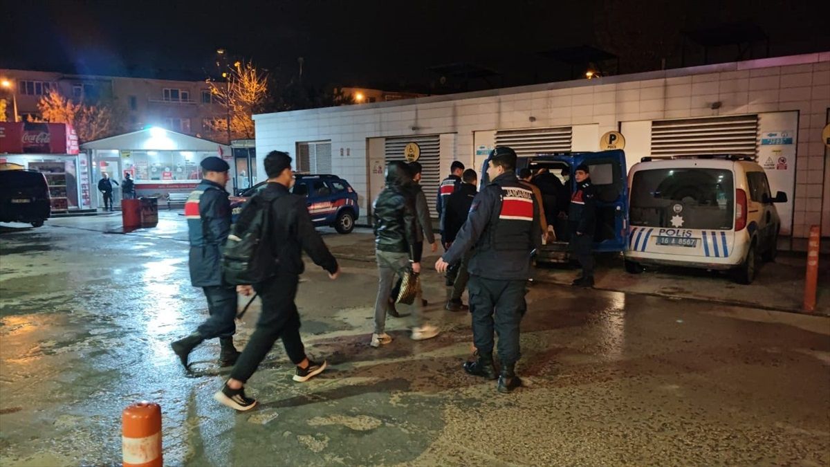 İnegöl\'de 7 Düzensiz Göçmen Yakalandı
