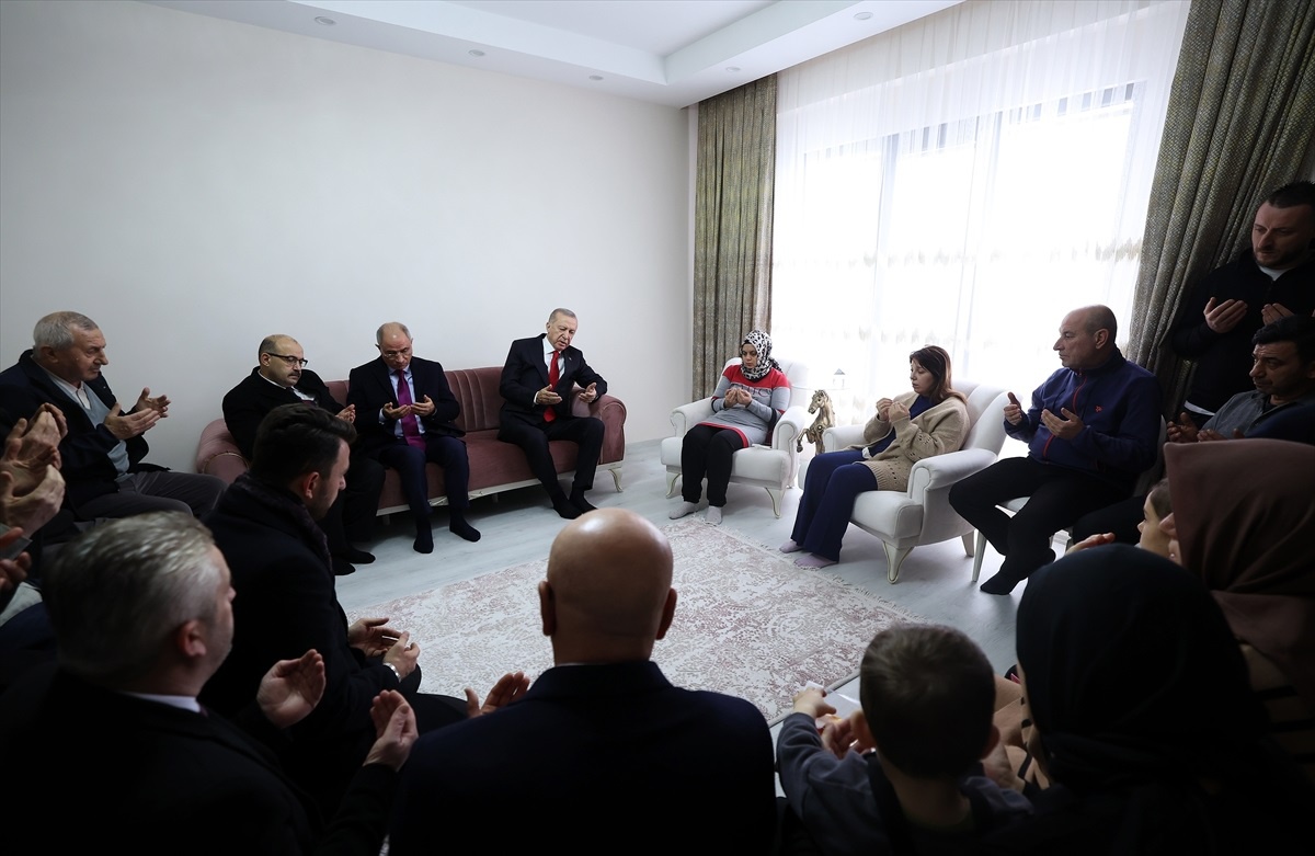 Cumhurbaşkanı Erdoğan: "İdeallerimize davamıza inanan kimseye sırtımızı dönmeyiz.