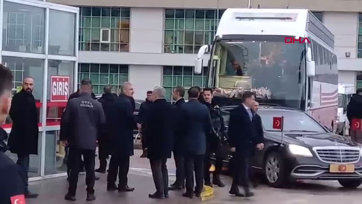Cumhurbaşkanı Erdoğan, mühimmat fabrikasındaki patlama sonucu yaralanan vatandaşları ziyaret etti (EK GÖRÜNTÜ EKLENDİ)