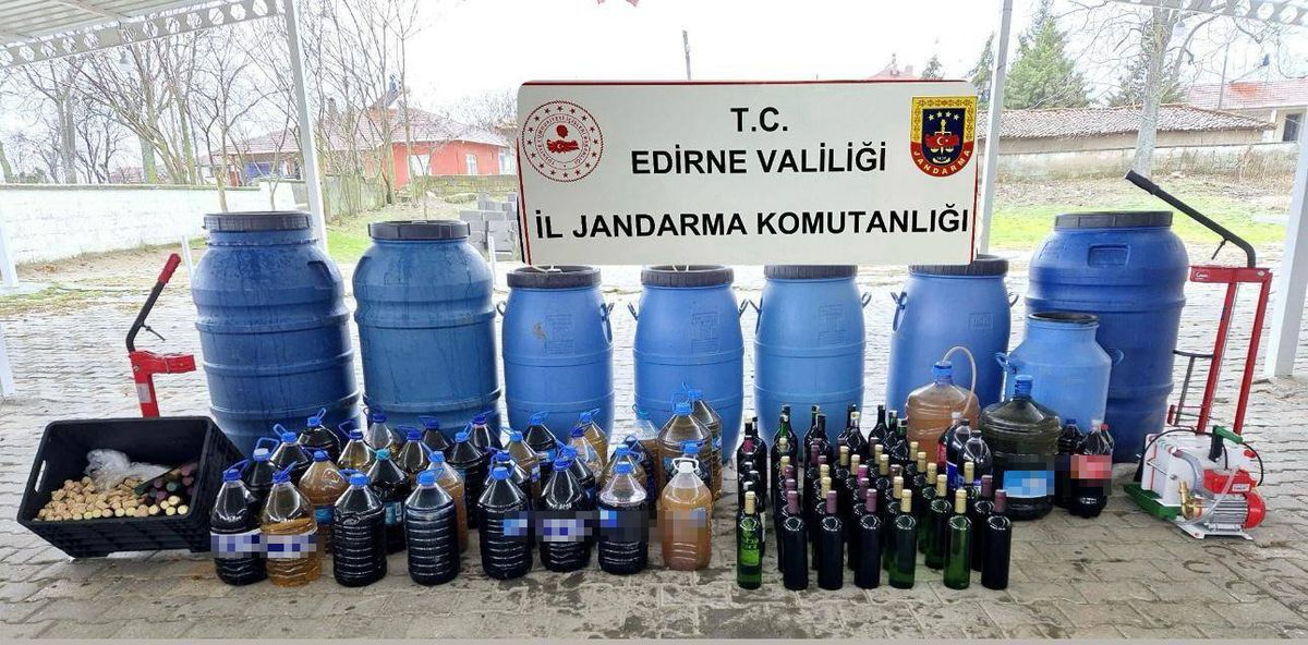 Edirne\'de Yılbaşı Öncesi 1560 Litre Sahte Şarap Ele Geçirildi