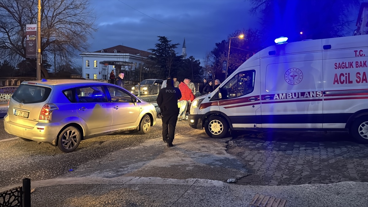 Edirne\'de Automobil Lise Öğrencisine Çarptı