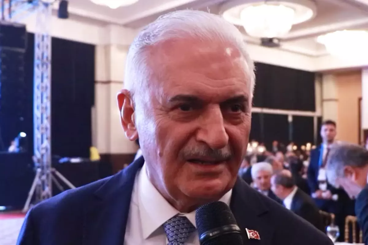 Eski başbakan Binali Yıldırım\'dan CHP\'li belediye başkanına övgü