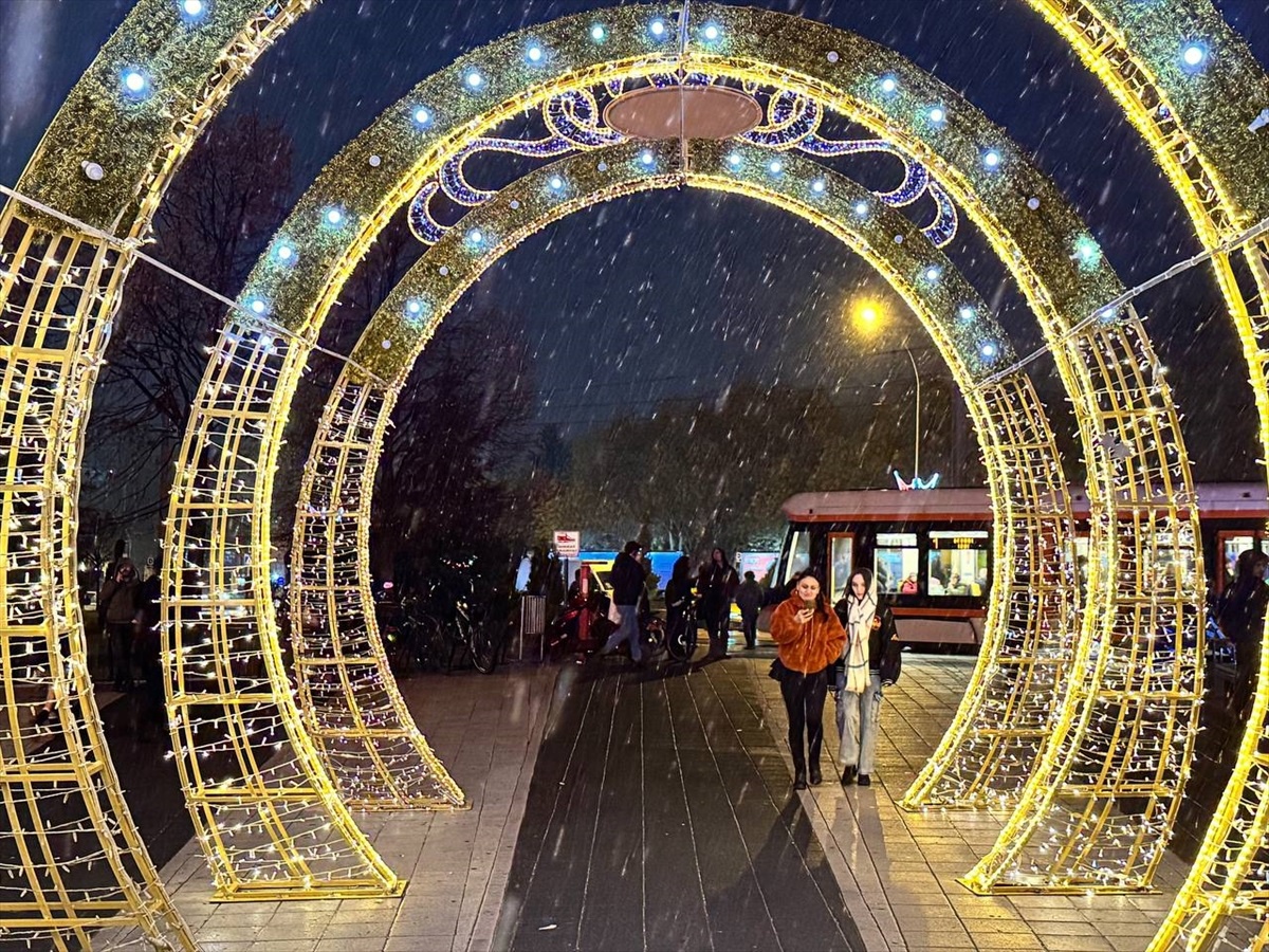 Eskişehir\'de Kar Yağışı Başladı