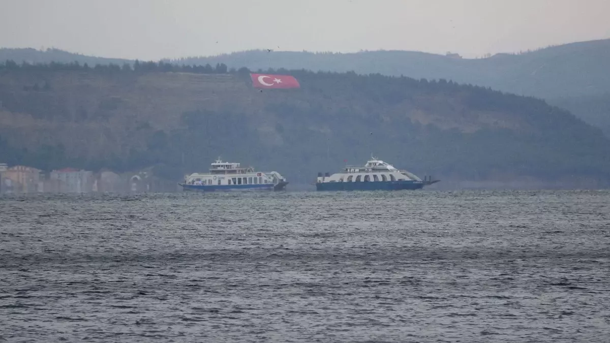 Çanakkale\'de Bozcaada ve Gökçeada Feribot Seferleri İptal Edildi