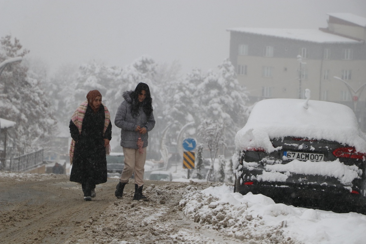 Hakkari\'de Kar Yağışı Hayatı Olumsuz Etkiledi