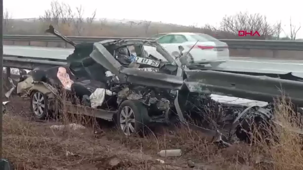 Bolu\'da Trafik Kazası: Otomobil Bariyerlere Çarptı, Sürücü Yaralı Kurtarıldı