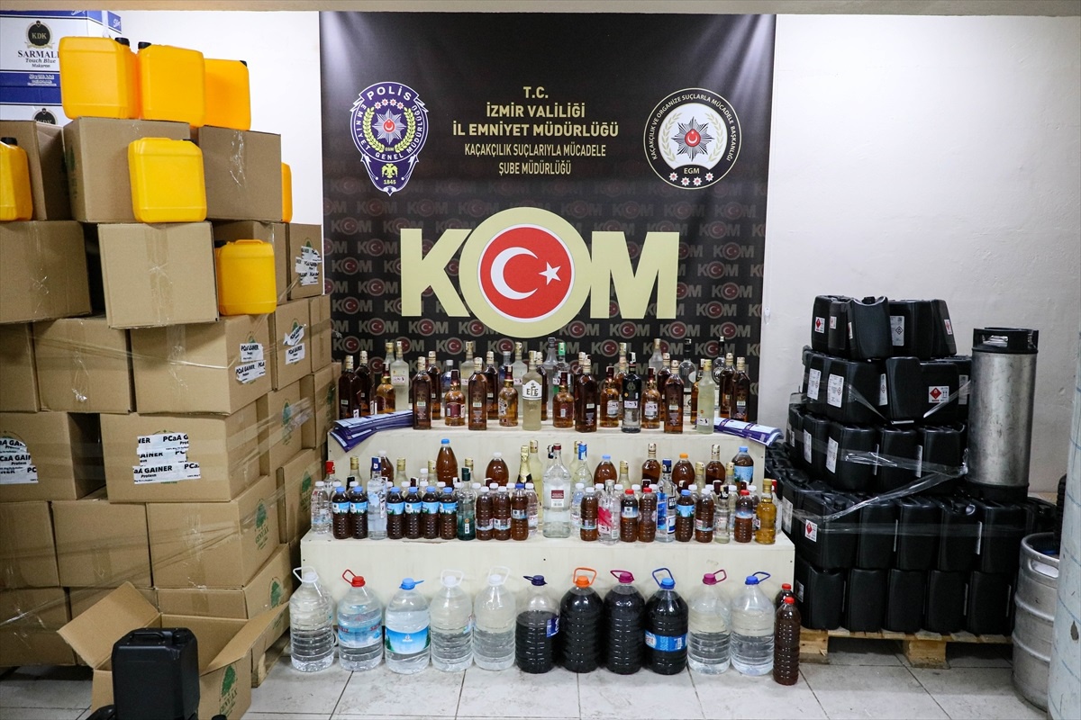 İzmir\'de Sahte İçki Operasyonu: 50 Gözaltı