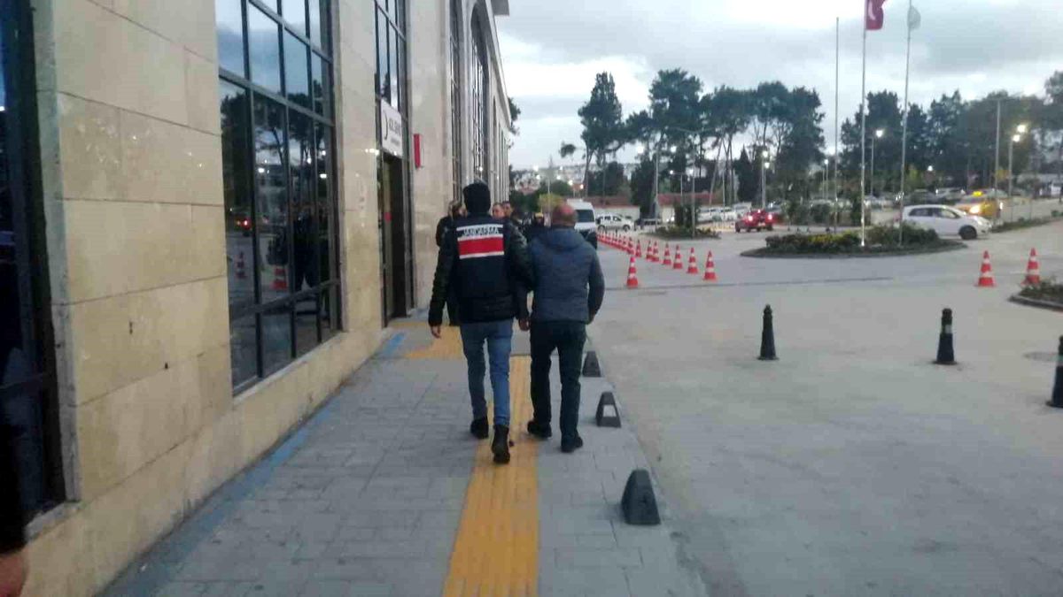 İzmir\'de Terör Operasyonu: 5 Gözaltı