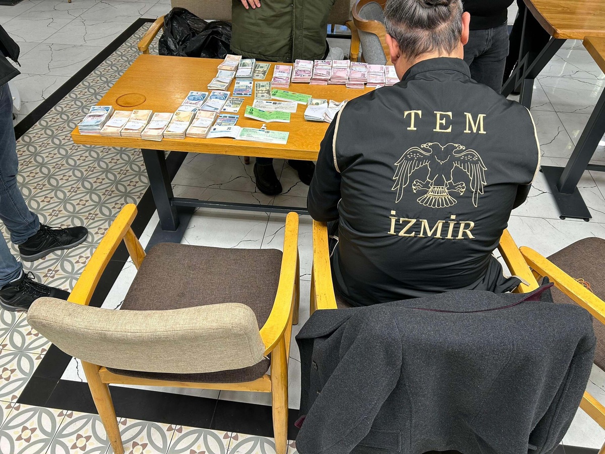 FETÖ/PDY\'ye Yönelik İzmir Merkezli Operasyonda 34 Gözaltı, 21 Tutuklama