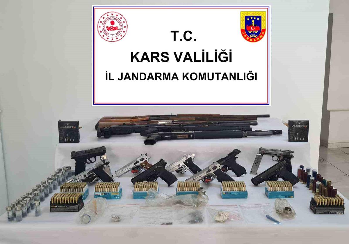 Kars\'ta Uyuşturucu ve Silah Operasyonu