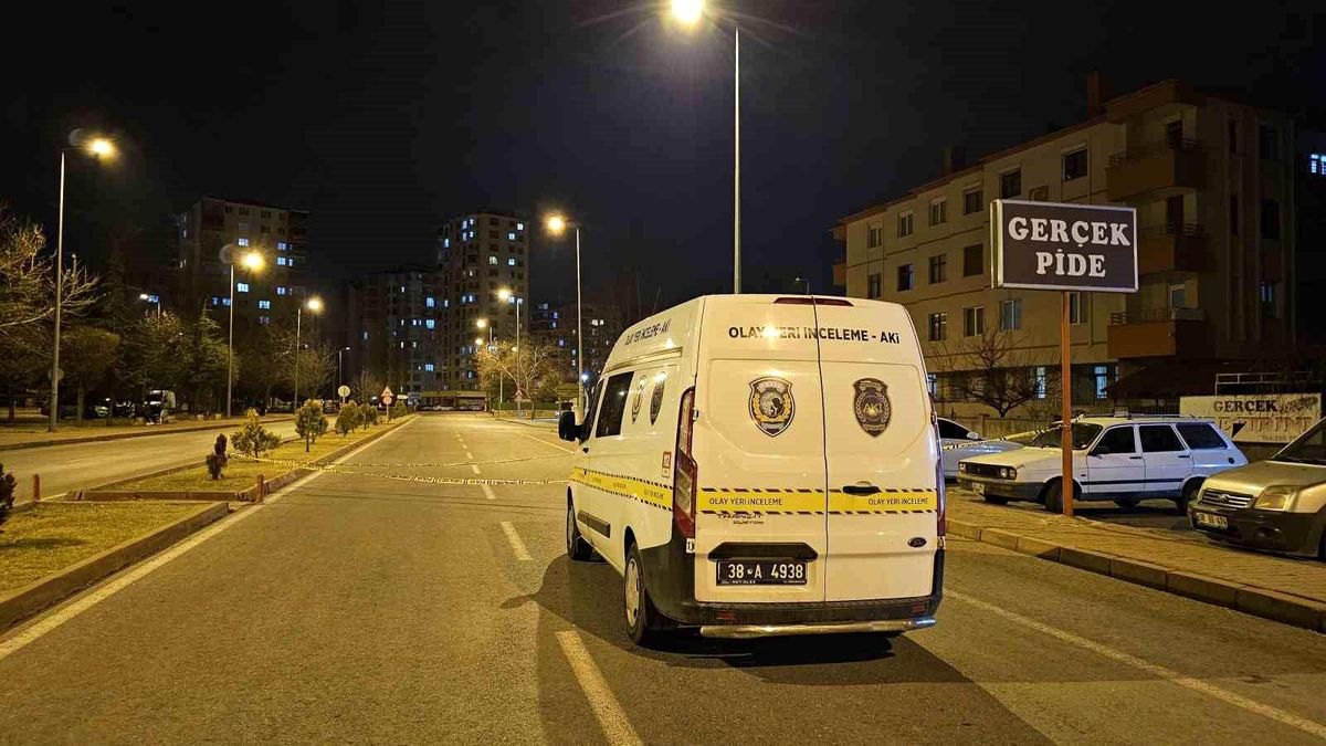 Kayseri\'de Bıçaklı Kavga: Bir Şahıs Ağır Yaralandı