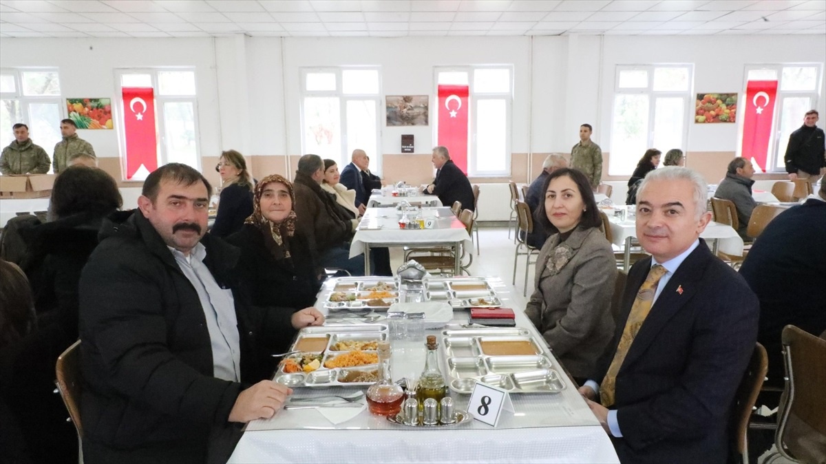 Kırklareli Valisi Turan, şehit aileleri ve gazilerle bir araya geldi