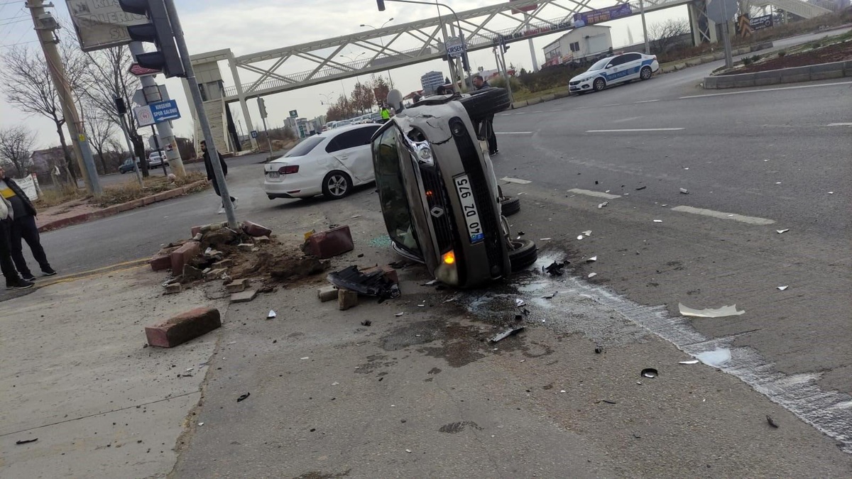 Kırşehir\'de Trafik Kazası: 2 Yaralı