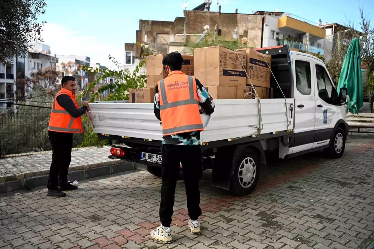 Kuşadası Belediyesi\'nden Kış Yardımına Soba Desteği