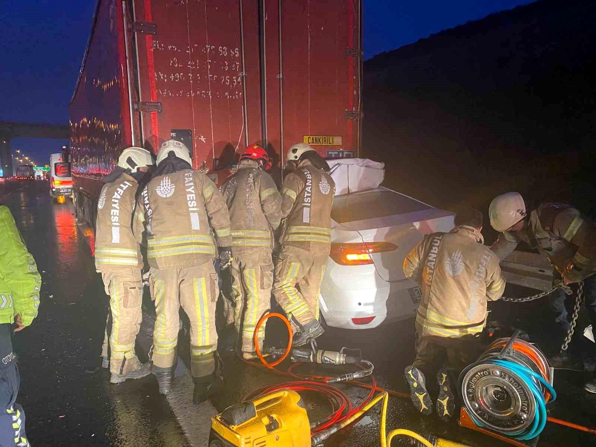 Otoyolda Feci Kaza: Sürücü Hayatını Kaybetti