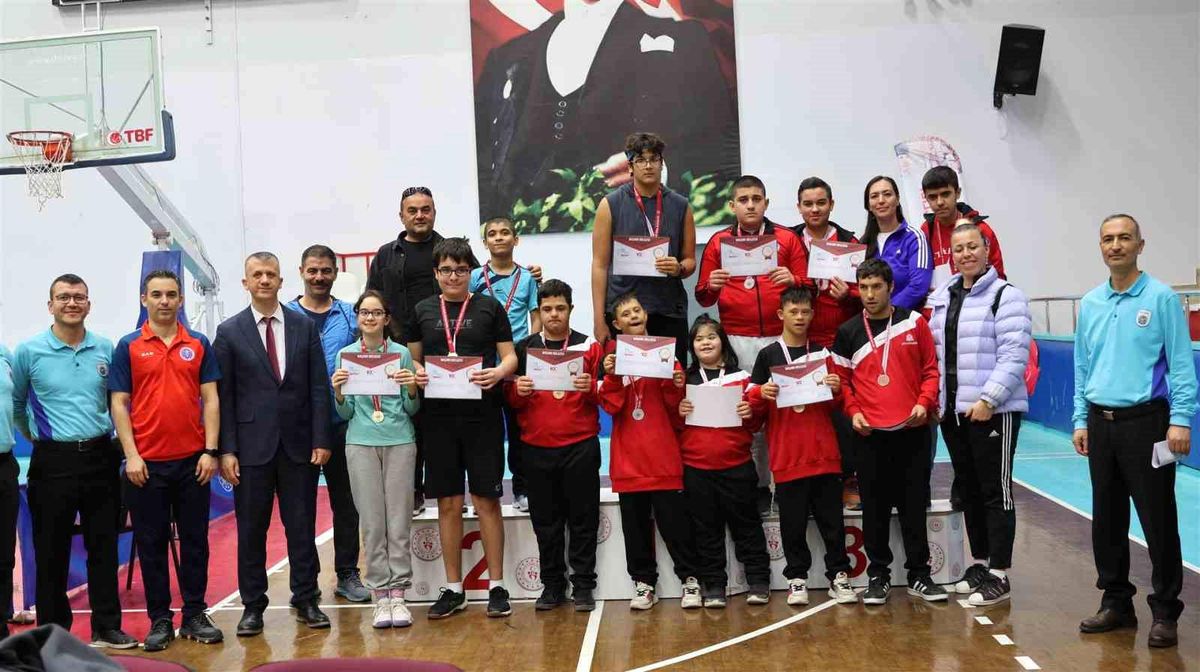 Aydın\'da Özel Sporcular Masa Tenisi Şampiyonu Belirlendi
