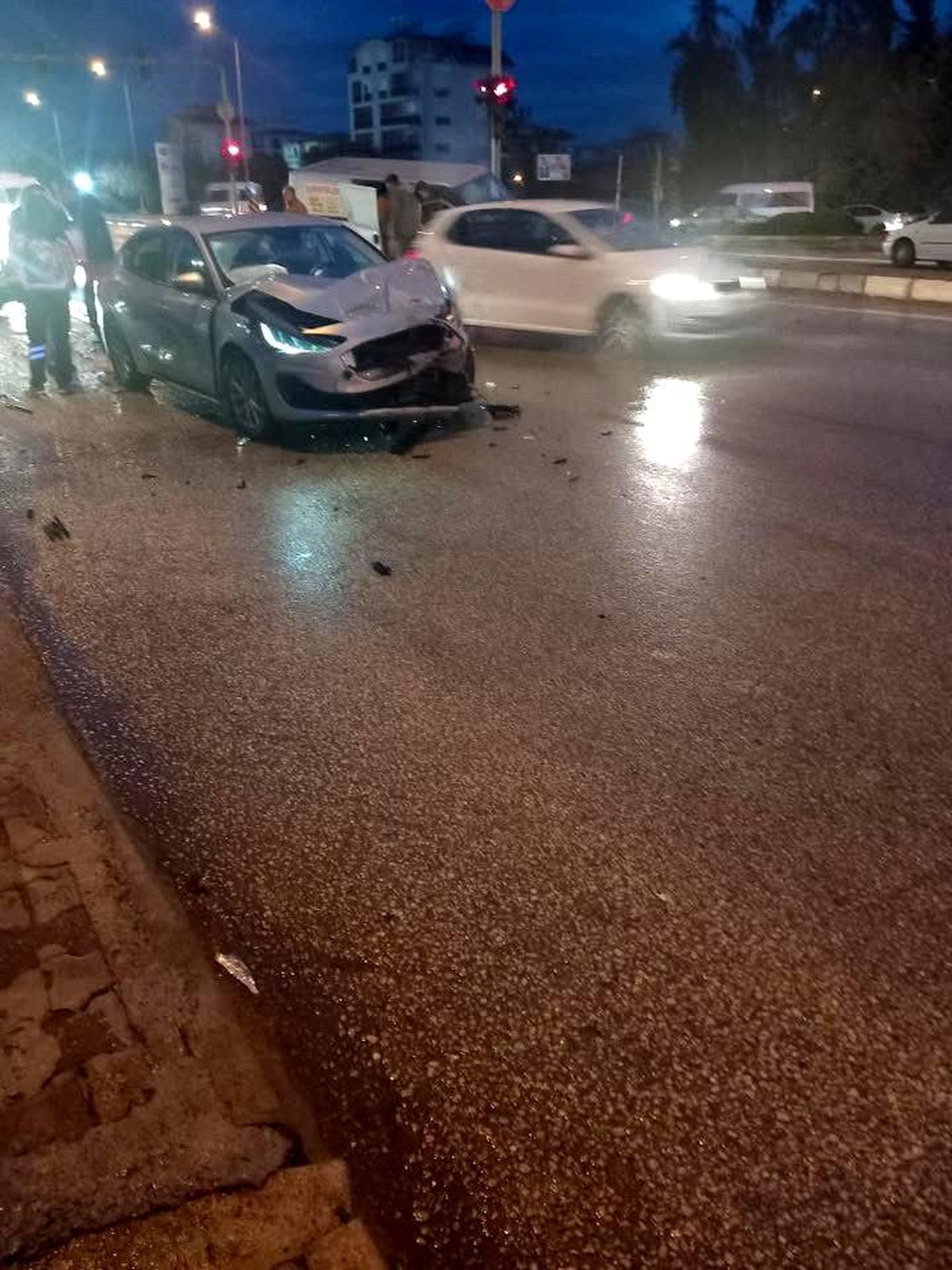 Antalya\'da Trafik Kazası: 4 Yaralı