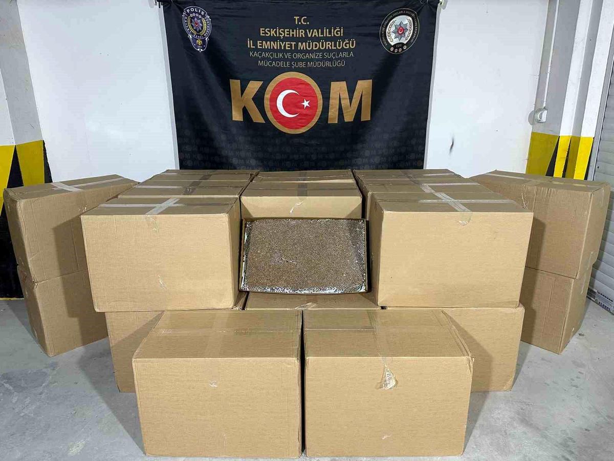 Eskişehir\'de 900 Bin TL\'lik Kaçak Makaron Operasyonu