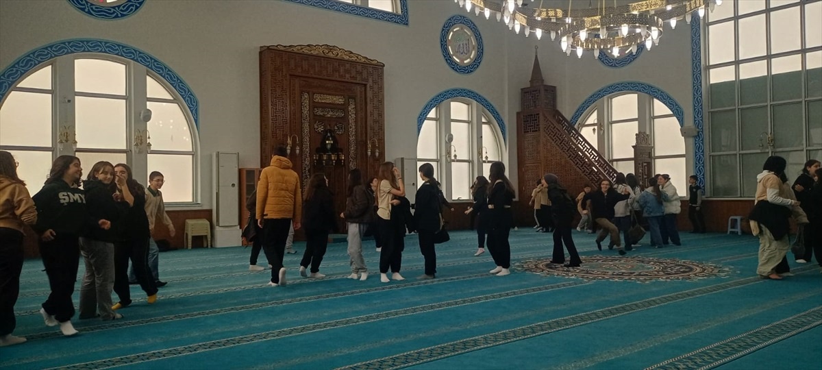 Samsun\'da öğrenciler gençlik merkezi ile tarihi alanları gezdi
